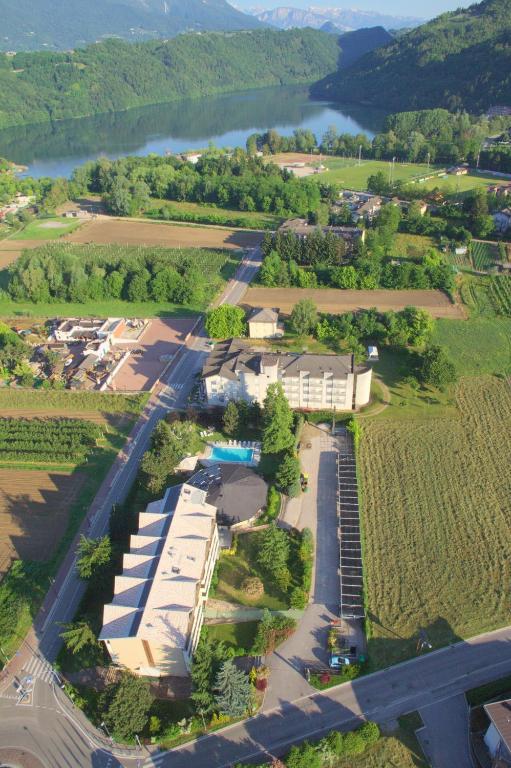 Hotel Bavaria Levico Terme Ngoại thất bức ảnh