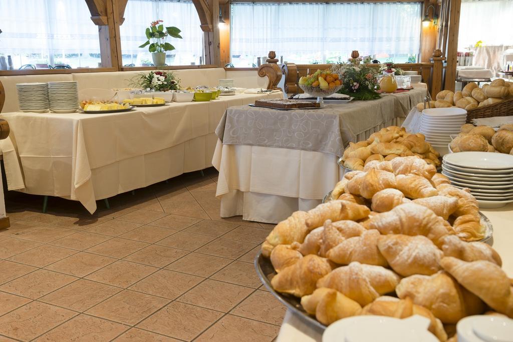 Hotel Bavaria Levico Terme Ngoại thất bức ảnh