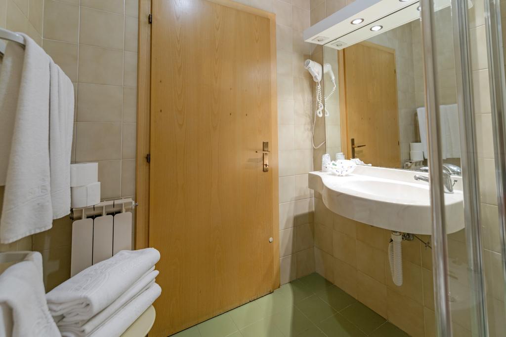 Hotel Bavaria Levico Terme Ngoại thất bức ảnh