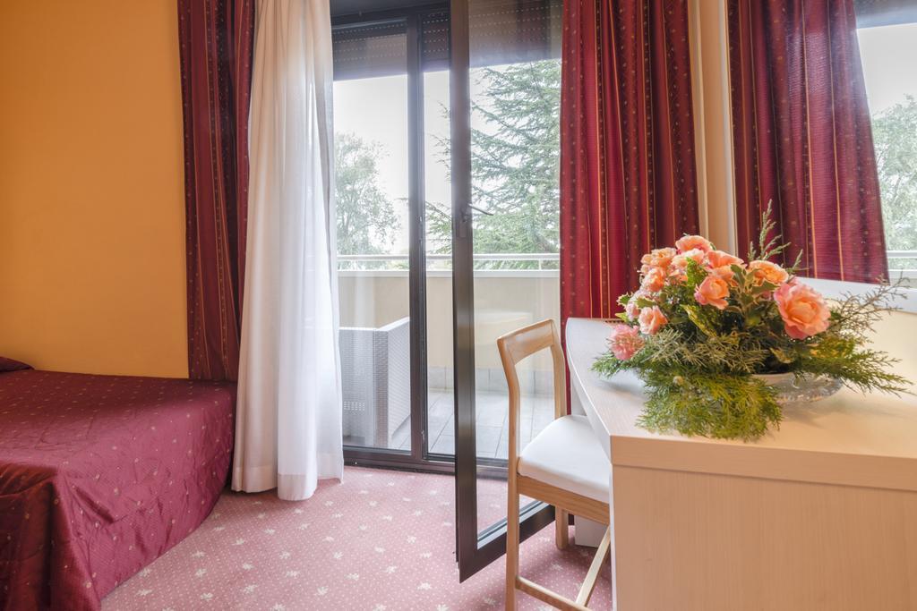 Hotel Bavaria Levico Terme Ngoại thất bức ảnh
